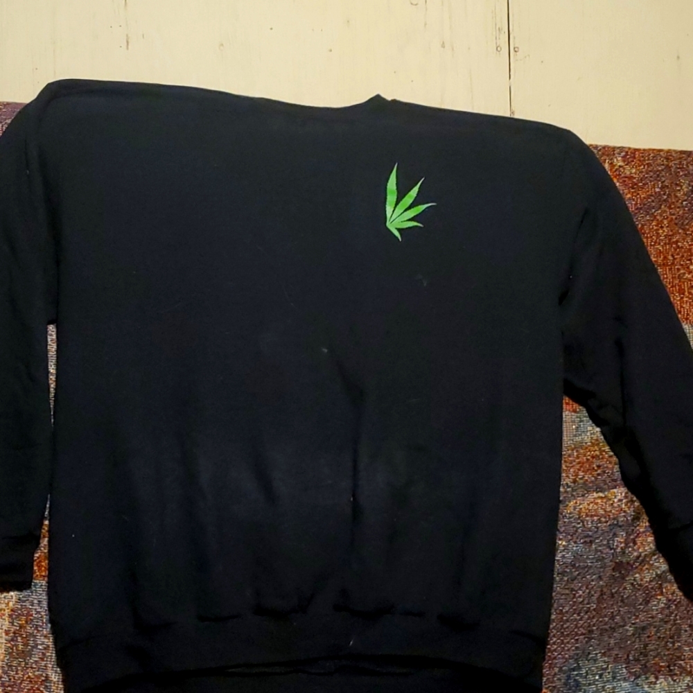 Black sweat shirt hemp leaf decal